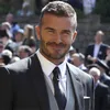 David Beckham Pakai Makeup Mencolok di Cover LOVE Magazine