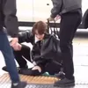 Deretan Momen Kocak Ketika Idol Korea Kehilangan Kharismanya karena Momen Tak Terduga - Ada yang Punya Julukan 'Musuhan ama Kursi'