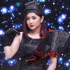 Dewi Perssik Sambangi Ibunda Mendiang Nike Ardilla, Sofa yang Diduduki Jadi Sorotan