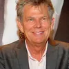 David Foster Bawa Penyanyi Berbakat di Konsernya