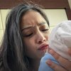 Rahasia Nagita Slavina Langsung Segar Pasca Operasi - Gendong Baby R