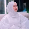 7 Gaya Hijab Pasmina Seleb, Cocok Buat Lebaran - Nggak Perlu Bingung Lagi Nentuin Style Kerudung