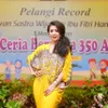 Berbagi Dengan 350 Anak Yatim, Fitri Handayani Ajarkan Anak Agar Selalu Bersyukur