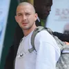 Hadiri Acara Bareng FKA Twigs, Shia LaBeouf Peluk Wanita Lain