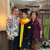 Jadi Wisudawan Terhormat, Tina Toon Resmi Lulus S1 Ilmu Hukum di Universitas Terbuka
