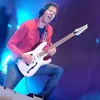 6 'Senjata' Spesial Milik Dewa Gitar Dunia