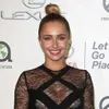 Baju Terlalu Berat, Hayden Panettiere Jatuh di Muka Umum!