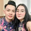 7 Potret Dapur Nella Kharisma yang Jarang Tersorot, Minimalis Dominan Warna Krem - Dinding Keramik Motif Vintage