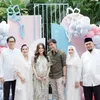 Akhirnya Bisa Timang Cucu, 7 Potret Addie MS Gendong Anak Kevin Aprilio - Jadi Kado Ultah Terindah