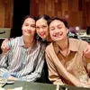 Ultah di Tanggal yang Sama, 7 Potret Dua Anak Ira Wibowo dengan Katon Bagaskara yang Sering Dikira Kembar