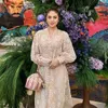 Inspirasi Kebaya Modern dari Cynthia Riza, Istri Giring Ganesha, untuk Tampil Elegan di Berbagai Acara