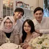 7 Potret Istri Yovie Widianto yang Jarang Tersorot, Saat Masih Muda Mirip Banget dengan Anak