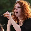 Jadi Korban Bully, Ini Alasan Jess Glynne Benci Sekolah