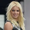 Umur Dua Tahun, Putri Jessica Simpson Sudah Pintar Pakai Make-Up