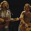 Duet Bareng Eddie Vedder, Johnny Depp Tampil Bak Rockstar