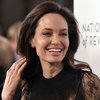 Lupakan Drama Perceraian Dengan Brad Pitt, Angelina Jolie Shopping Bareng Anak