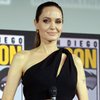 Intip Gaya Angelina Jolie Saat Antarkan Anaknya Kuliah di Kampus Korea