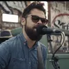 VIDEO: Passenger Beri Sentuhan Manis di 'Love Will Tear Us Apart'
