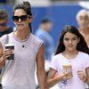 Besarkan Suri Cruise Seorang Diri, Katie Holmes: Kami Tumbuh Bersama