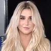 Kesha Didenda Karena Mengumpat di Atas Panggung
