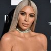 Pamer Abs Killer, Kim Kardashian Nekat Pose Topless di Instagram