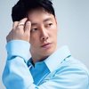Kim Dong Wook Jadi Reporter Tampan dan Kompeten di Drama Fantasi YOU, WHOM I MET BY CHANCE