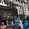 Kelompok Penerbang Roket Sukses Bakar Semangat Penonton JogjaROCKarta #4 di Tengah Rintik Hujan