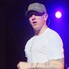 8 Musik Populer Ini Ternyata Digunakan Untuk Menyiksa Tahanan!