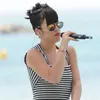 Tunjukkan Perlawanan, Lily Allen Rilis Lagu Anti Donald Trump