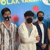Jalani Vaksinasi Pertama, Produser Manoj Punjabi Makin Semangat Produksi Film - Reza Rahadian Ngaku Takut Jarum Suntik!
