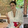 9 Potret Marcella Zalianty yang Makin Memesona Dalam Balutan Kebaya Bali, Anggun di Usia 41 Tahun -  Sudah Cocok Jadi Bangsawan