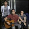 Nggak Nyangka, 7 Lagu Galau Hits Indonesia Ini Senada!