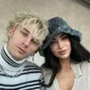 Megan Fox Alami Keguguran, Machine Gun Kelly Persembahkan Lagu 'Don't Let Me Go' Untuk Sang Kekasih