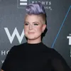 Ikuti Jejak Angelina Jolie, Kelly Osbourne Bakal Angkat Rahim