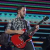 Mike Shinoda Sebut Chvrches Seperti Alat Vital Pria?