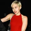 Cantiknya Miley Cyrus Bersanding dengan Ayah & Ibunya di Hari Pernikahan
