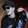 Musisi dan Artis Ramaikan JakCloth Year End Sale