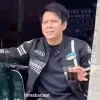 Momen Ariel NOAH Dorong Vespa Kehabisan Bensin - Mogok Karena Engkol Starter Patah