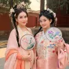 Potret Ayu Ting Ting dan Bilqis Santap Lobster, Kompak dengan Outfit Abu-abu