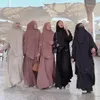Momen Dinda Hauw, Dara Arafah, Anisa Rahma, Wardah Maulina dan Antik Arifani Jalani Umrah Bersama
