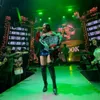 Momen Novi Rizki Banjir Saweran dan Buket Bunga Saat Perform