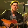 Lempar Gitar ke Penonton, Mumford & Sons Bikin Cedera Fans