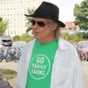 Neil Young Berharap Lagu Barunya Dinyanyikan Para Demonstran