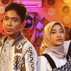 Syuting Video Klip Lagu Baru Bareng Aris Idol, Arfa Band Tetap Tampil Kompak Pakai Batik