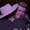 Nick Carter Menangis Nyanyikan Tribute di Atas Panggung untuk Aaron Carter