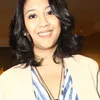 Busana Sherina Munaf Ala Bajak Laut Topi Jerami