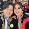 Awet Muda Kebangetan, Ini 7 Potret Terbaru Paramitha Rusady di Usia 56 Tahun - Foto Bareng Anak Semata Wayang bak Kakak Adik