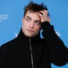 Kepala Mendadak Gundul, Robert Pattinson Jadi Mirip Kristen Stewart
