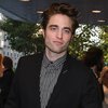 Dikabarkan Sudah Tunangan, Robert Pattinson Segera Nikahi Suki Waterhouse?