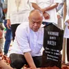 Edwin Tegar Hantar Ibunda ke Peristirahatan Terakhir, Ayahnya tak Kuasa Air Mata Hingga Ditenangkan Jodi